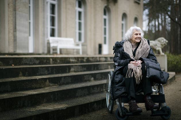 Eva Fahidi, ueberlebende der Konzentrationslager Auschwitz-Birtenau und Buchenwald, aufgenommen vor dem Haus der Wannsee-Konferenz in Berlin. 19.01.2020. Berlin Deutschland *** Eva Fahidi, survivor of the concentration camps Auschwitz Birtenau and Buchenwald, taken in front of the Haus der Wannsee Conference in Berlin 19 01 2020 Berlin Germany Copyright: xFelixxZahn photothek.netx