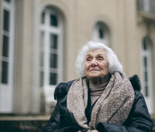 Eva Fahidi, ueberlebende der Konzentrationslager Auschwitz-Birtenau und Buchenwald, aufgenommen vor dem Haus der Wannsee-Konferenz in Berlin. 19.01.2020. Berlin Deutschland *** Eva Fahidi, survivor of the concentration camps Auschwitz Birtenau and Buchenwald, taken in front of the Haus der Wannsee Conference in Berlin 19 01 2020 Berlin Germany Copyright: xFelixxZahn photothek.netx