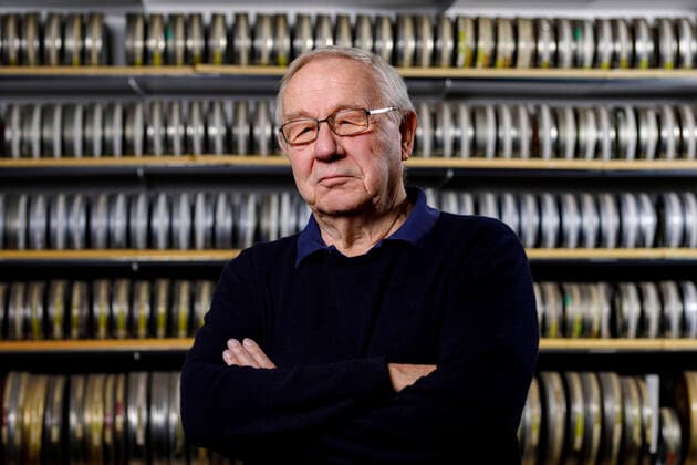 Bilder des Jahres 2020, Entertainment 01 Januar Armin Eckhard Maiwald, der am 23. Januar 80 Jahre alt wird, vor den Filmrollen in seinem Büro. Köln, 20.01.2020 *** Armin Eckhard Maiwald, who turns 80 on 23 January, in front of the film reels in his office Cologne, 20 01 2020 Foto:xC.xHardtx xFuturexImage