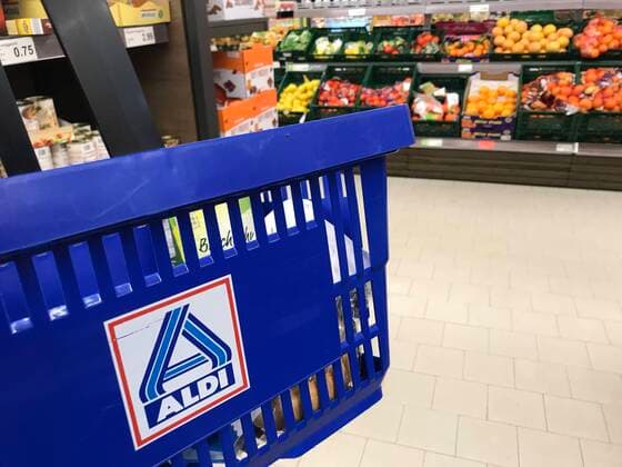 Einkaufskorb von Aldi Nord in einer Filiale in Hamburg 20.01.2020