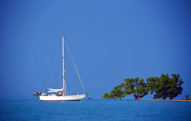 Segelboot im Norden der Insel, Thailand, Kho Yoa Noi sail boat at north off the island, Thailand, Kho Yoa Noi BLWS602459 Copyright: xblickwinkel P.xRoyerx