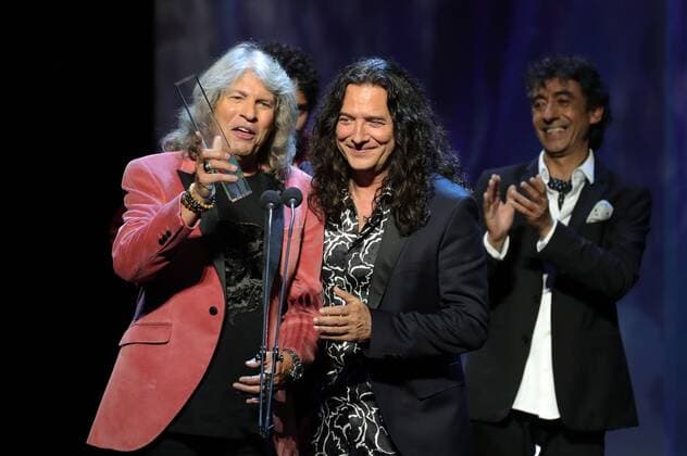 Spanish singer Jose Merce (L) and guitarist Tometito (C) receive the Best Flamenco Album award during the Odeon Music Awards gala at the Royal Theater in Madrid, Spain, 20 January 2020. The Odeon awards honor the best Spanish albums and singers of the previous year. Odeon Music Awards Gala in Madrid !ACHTUNG: NUR REDAKTIONELLE NUTZUNG!  Copyright: xJuanJoxMartinx GRAF5170 20200121-637151623526949642