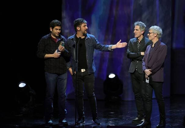 Estopa members, brothers David (2-L) and Jose Manuel Munoz (L), receive the Best Group award during the Odeon Music Awards gala at the Royal Theater in Madrid, Spain, 20 January 2020. The Odeon awards honor the best Spanish albums and singers of the previous year. Odeon Music Awards Gala in Madrid !ACHTUNG: NUR REDAKTIONELLE NUTZUNG!  Copyright: xJuanJoxMartinx GRAF5185 20200121-637151631567133140