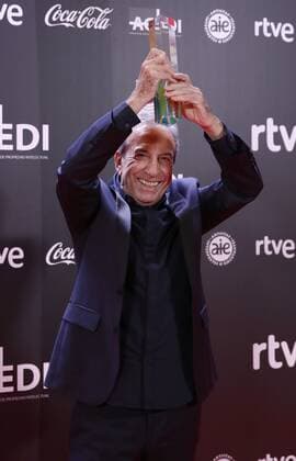 Spanish singer Jose Luis Perales poses after receiving the Honorific award during the Odeon Music Awards gala at the Royal Theater in Madrid, Spain, 20 January 2020. The Odeon awards honor the best Spanish albums and singers of the previous year. Odeon Music Awards Gala in Madrid !ACHTUNG: NUR REDAKTIONELLE NUTZUNG!  Copyright: xJavierxLopezx GRAF5207 20200121-637151646898163168