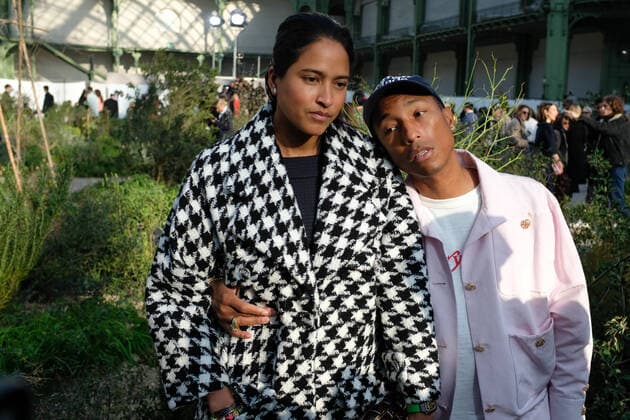 Bilder des Jahres 2020, Entertainment 01 Januar Entertainment Bilder des Tages Paris Fashion Week. Defile Haute Couture Printemps-Ete 2020. People Chanel. Celebrities at Chanel show. 250134 2020-01-21 Paris France Williams, Pharrell; Lasichanh, Helen  Copyright: xSergexArnalx xStarfacex STAR_250134_146