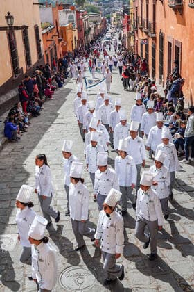 January 21, 2020, San Miguel De Allende, Guanajuato, Mexico: Restaurant chefs march in a parade to celebrate the 251st birthday of the Mexican Independence hero Ignacio Allende January 21, 2020 in San Miguel de Allende, Guanajuato, Mexico. Allende, from a wealthy family in San Miguel played a major role in the independency war against Spain in 1810 and later honored by his home city by adding his name. San Miguel De Allende Mexico - ZUMAe02_ 20200121_zaf_e02_015 Copyright: xRichardxEllisx