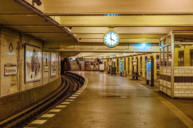 Berlin, U-Bahnstation Klosterstrasse Bahnsteig an der leeren U-Bahn-Station Klosterstrasse. Berlin, Berlin, Deutschland, 31.08.2019. Copyright: JOKER HadyxKhandani JOKER190831531006