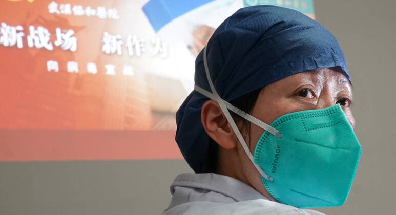 Bilder des Jahres 2020, News 01 Januar News Themen der Woche KW04 (200123) -- WUHAN, Jan. 23, 2020 -- Photo taken on Jan. 22, 2020 shows Zhou Qiong, a doctor of department of respiratory medicine at Union Hospital affiliated to Tongji Medical College of Huazhong University of Science and Technology, who is a member of assault team in the fight against the pneumonia caused by the novel coronavirus in Wuhan, central China s Hubei Province. ) CHINA-HUBEI-WUHAN-MEDICAL STAFF-FIGHT AGAINST-NOVEL CORONAVIRUS (CN) ChengxMin 
