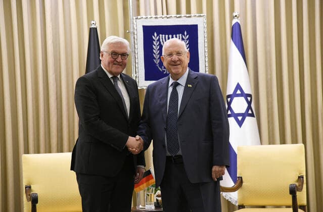 News Bilder des Tages January 23, 2020, Jerusalem, Israel: President of Israel, REUVEN RIVLIN (R), welcomes the President of Germany FRANK WALTER STEINMEIER (L), for a work meeting at the President s Residence. 46 world leaders attend the largest diplomatic event in Israel s history, the Fifth World Holocaust Forum, entitled Remembering the Holocaust, Fighting Antisemitism . The event will take place at the Warsaw Ghetto Square in the Yad Vashem World Holocaust Remembrance Center in Jerusalem marking the 75th anniversary of the liberation of Auschwitz Birkenau ahead of International Holocaust Remembrance Day. Jerusalem Israel - ZUMAi99_ 20200123_zip_i99_025 Copyright: xHaimxZachx