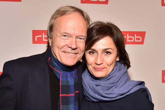 Entertainment Themen der Woche KW04 Sondervorfuehrung - Nur eine Frau Sandra Maischberger mit Ehemann Jan Kerhart Sondervorfuehrung des nach Tatsachen gedrehten TV Flmes, einer Gemeinschaftsproduktion von RBB, ARD und Vincent Productions * Nur eine Frau * im Kino Babylon in Berlin-Kreuzberg am 23.01.2020 *** Special screening of Nur eine Frau Sandra Maischberger with husband Jan Kerhart Special screening of TV Flmes, a co-production of RBB, ARD and Vincent Productions Nur eine Frau at the cinema Babylon in Berlin Kreuzberg on 23 01 2020 PPM