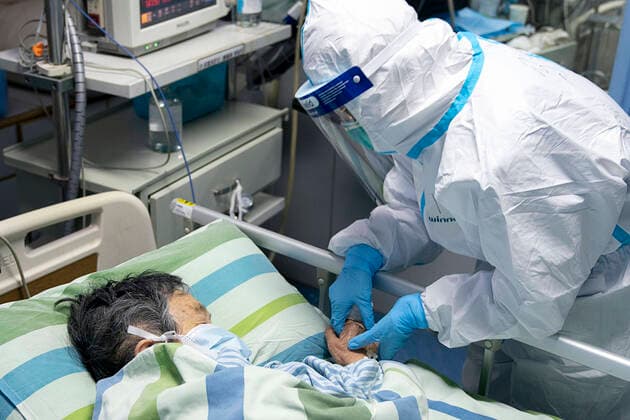 (200124) -- WUHAN, Jan. 24, 2020 -- Chief nurse Ma Jing holds a patient s hand to comfort her in the ICU (intensive care unit) of Zhongnan Hospital of Wuhan University in Wuhan, central China s Hubei Province, Jan. 24, 2020. By Thursday midnight, Hubei Province in central China reported 549 cumulative confirmed cases of the new coronavirus pneumonia, with 495 in Wuhan, the provincial capital. ) CHINA-HUBEI-WUHAN-MEDICAL WORKER (CN) XiongxQi 