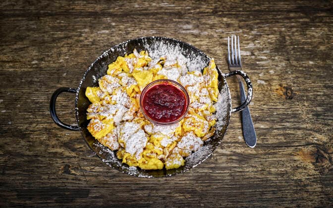 Kaiserschmarrn with lingonberries  DIKF00329