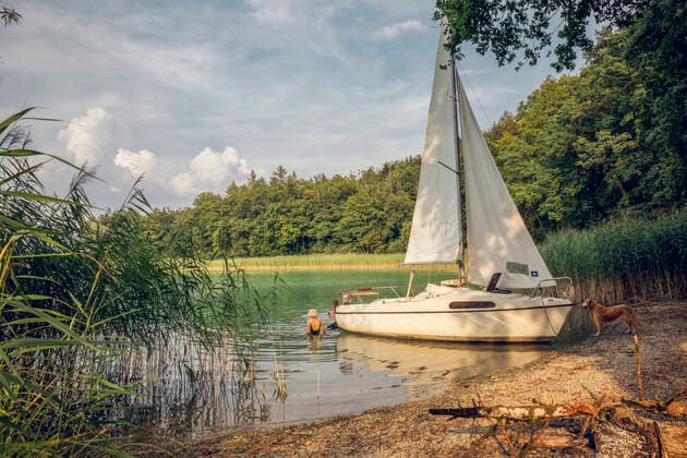 Sailing boat at lakeside, dog and two people swimming model released Symbolfoto property released  MAMF01031