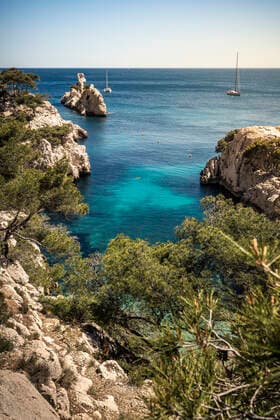 France, Cote d Azur, Calanques National Park, Chalk cliffs and bays  MSUF00149