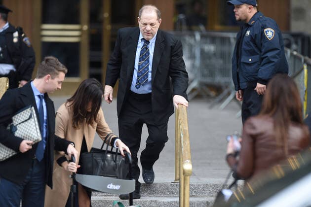 Bilder des Jahres 2020, Entertainment 01 Januar Entertainment Themen der Woche KW04 Entertainment Bilder des Tages January 24, 2020, New York, NY, USA: January 24, 2020 New York City..Harvey Weinstein leaving his rape trial at Manhattan Criminal Court on on January 24, 2020 in New York City. New York USA  - ZUMAny1_ 20200124_zaf_ny1_003 Copyright: xKristinxCallahanx