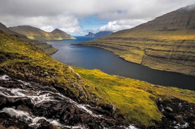 Ausblick auf Funningsfjordur Fjord, auf Eysturoy, Färöer Inseln, Dänemark, Europa Copyright: imageBROKER/KarstenxWrobel ibxkwr05040413.jpg
