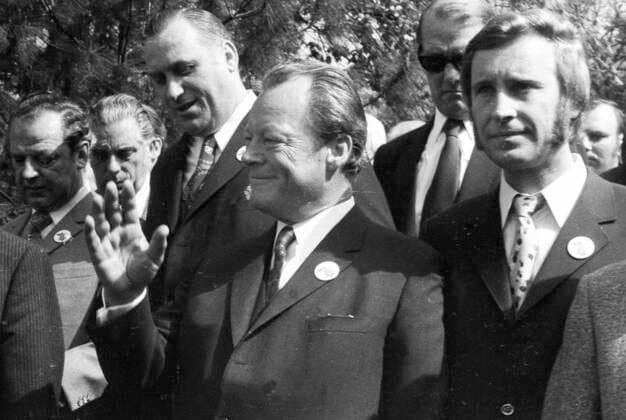 Maidemonstrationen mit Willy Brandt 1971 DEU, Deutschland, Dortmund: Im Mittelpunkt der Maidemonstrationen des Deutschen Gewerkschaftsbundes ( DGB) in Dortmund am 1.5.1971 stand der Bundeskanzler Willy Brandt und seine Politik der Ostvertraege. DEU, Germany, Dortmund: The focus of the May Day demonstrations of the German Trade Union Federation ( DGB) in Dortmund on 1 May 1971 was the Federal Chancellor Willy Brandt and his policy on the Eastern Treaties. NRW