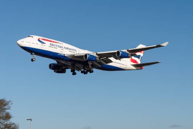 British Airways mit Boeing 747-400 im Landeanflug auf London Heathrow.