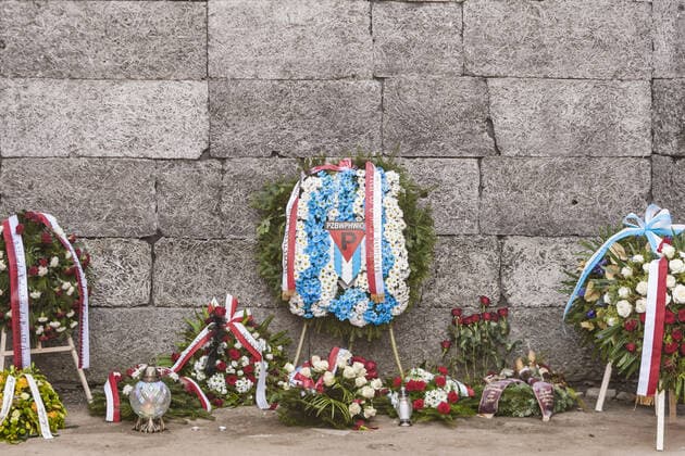 January 27, 2020, Oswiecim, Malopolska, Poland: Foral tribute in the extermination block 11 of Auschwitz concentration camp during the 75th anniversary of its liberation. Oswiecim Poland - ZUMAa131 20200127_zap_a131_006 Copyright: xCelestinoxArcexLavinx