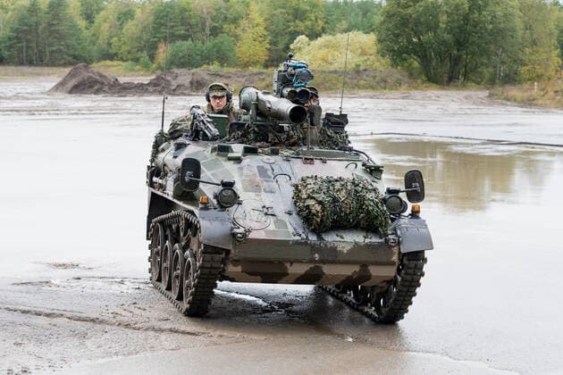 Besuchertag der Informationslehrübung Landoperationen 2019 in Munster und Bergen - Heer der Bundeswehr - gepanzertes Kettenfahrzeug Wiesel;Besuchertag der Informationslehrübung Landoperationen 2019 in Munster und Bergen - Heer der Bundeswehr -, Munster Niedersachsen Deutschland Übungsgelände Munster und Berg *** Visitors Day of the Information Training Exercise on Land Operations 2019 in Munster and Bergen German Army Armoured Tracked Vehicle Wiesel Visitors Day of the Information Training Exercise on Land Operations 2019 in Munster and Bergen German Army, Munster Lower Saxony Germany Training Area Munster and Berg