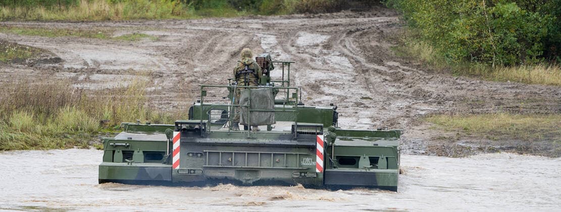 Besuchertag der Informationslehrübung Landoperationen 2019 in Munster und Bergen - Heer der Bundeswehr - Brückenlegepanzer Bieber - Panzer - Brückenleger;Besuchertag der Informationslehrübung Landoperationen 2019 in Munster und Bergen - Heer der Bundeswehr -, Munster Niedersachsen Deutschland Übungsgelände Munster und Berg *** Visitors Day of the Information Training Exercise Land Operations 2019 in Munster and Bergen Army of the German Army Army Army Brückenlegepanzer Bieber Panzer Brückenleger Visitors Day of the Information Training Exercise Land Operations 2019 in Munster and Bergen Army of the German Army , Munster Lower Saxony Germany Training Area Munster and Berg
