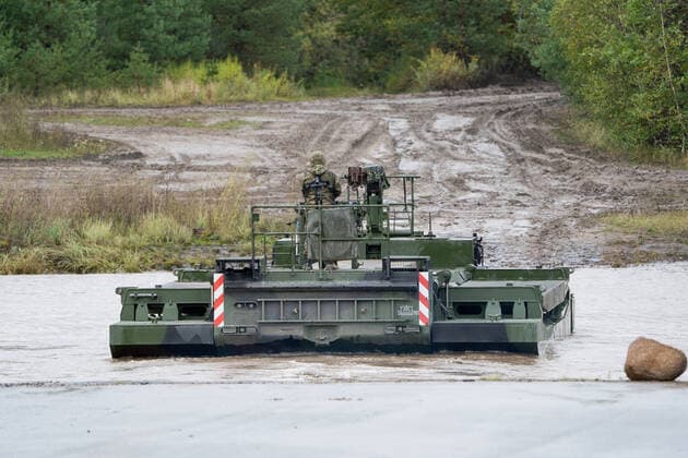 Besuchertag der Informationslehrübung Landoperationen 2019 in Munster und Bergen - Heer der Bundeswehr - Brückenlegepanzer Bieber - Panzer - Brückenleger;Besuchertag der Informationslehrübung Landoperationen 2019 in Munster und Bergen - Heer der Bundeswehr -, Munster Niedersachsen Deutschland Übungsgelände Munster und Berg *** Visitors Day of the Information Training Exercise Land Operations 2019 in Munster and Bergen Army of the German Army Army Army Brückenlegepanzer Bieber Panzer Brückenleger Visitors Day of the Information Training Exercise Land Operations 2019 in Munster and Bergen Army of the German Army , Munster Lower Saxony Germany Training Area Munster and Berg