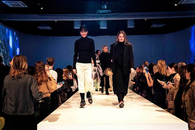 Carcel show under Copenhagen Fashion Week AW 2020 tirsdag den 28. januar 2020. Carcel aabner Copenhagen Fashion Week uden toej og uden modeller. I stedet faar de publikum til at traede op paa catwalken i et statement om at aendre toejindustrien sammen.. , Copenhagen Denmark Copyright: RitzauxScanpix IdaxGuldbaekxArentsenx COP105 spdk20200128-190338-L