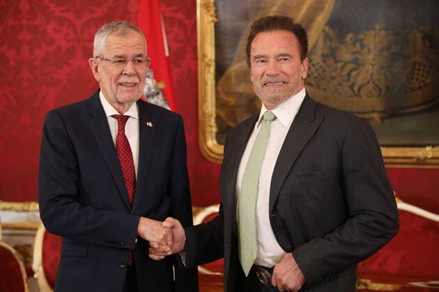 Bilder des Jahres 2020, Entertainment 01 Januar Entertainment Themen der Woche KW05 Arnold SCHWARZENEGGER besucht BP Van der BELLEN Wien, Hofburg, 28.01.2020 Arnold SCHWARZENEGGER, Alexander van der BELLEN *** Arnold SCHWARZENEGGER visits BP Van der BELLEN Vienna, Hofburg, 28 01 2020 Arnold SCHWARZENEGGER, Alexander van der BELLEN