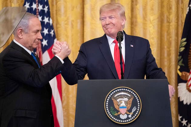 Bilder des Jahres 2020, News 01 Januar News Themen der Woche KW05 News Bilder des Tages January 28, 2020, Washington, District of Columbia, U.S.: President DONALD TRUMP listens as Israeli Prime Minister BENJAMIN NETANYAHU addresses his remarks Tuesday, Jan. 28, 2020, in the East Room of the White House, during the unveiling of the Trump administration s Middle East Peace Plan. Washington U.S. - ZUMAz03_ 20200128_sha_z03_193 Copyright: xShealahxCraigheadx