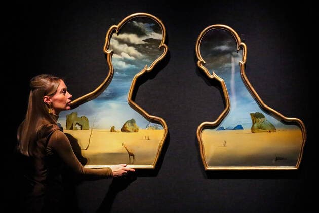 Bilder des Jahres 2020, Entertainment 01 Januar Entertainment Bilder des Tages January 29, 2020, London, UK, UK: London, UK. A staff member holds Salvador Dali, Couple aux tÃªtes de pleins nuages (1937) (est Â£7m to Â£10m) at the preview of Bonhams Impressionist and Modern Art Sale. London UK  - ZUMAl94_ 20200129_zaf_l94_048 Copyright: xDinendraxHariax