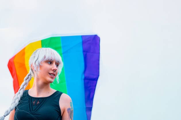 IMAGO Creative: Pride Month 2022, Engagement der Jugendlichen Lesbian girl holding LGBT flag at gay parade Aviles, Asturias, Spain CR_ADRO200110-282464-01