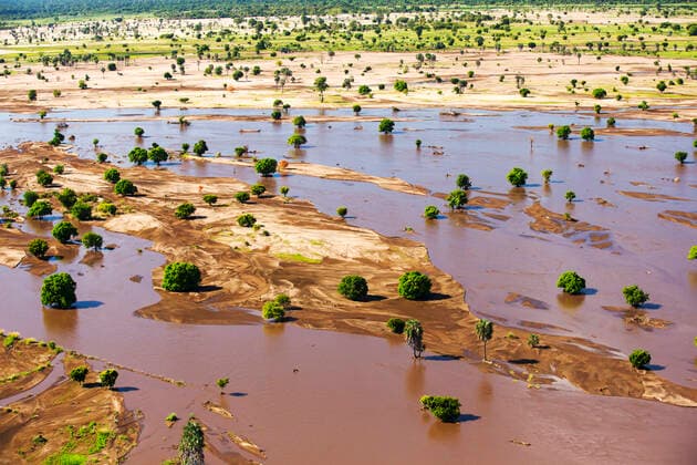 IMAGO Creative: Klimawandel - Steigende Temperaturen In mid January 2015, a three day period of excessive rain brought unprecedented floods to the small poor African country of Malawi. It displaced nearly quarter of a million people, devastated Mulanje, Southern Region, Malawi CR_OQMH191209C-253591-01