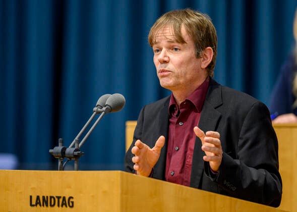 Andreas Hartenfels, Landtagsabgeordneter von Bündnis90 Die Grünen Andreas Hartenfels, Landtagsabgeordneter von Bündnis90 Die Grünen im rheinland-pfälzischen Landtag und Sprecher für Umwelt, Energie, Ernährung, Tierschutz, Forsten, Bauen und Wohnen, Demographie, Frieden, Europa und Eine Welt, aufgenommen am Mittwoch (29.01.2020) während der Debatte in Mainz Mainz Rheinland-Pfalz Deutschland *** Andreas Hartenfels, Member of the Landtag of Bündnis90 The Greens Andreas Hartenfels, Member of the Landtag of Bündnis90 The Greens in the Rhineland-Palatinate Landtag and Spokesperson for Environment, Energy, Food, Animal Welfare, Forestry, Building and Housing, Demography, Peace, Europe and One World, recorded on Wednesday 29 01 2020 during the debate in Mainz Mainz Rhineland-Palatinate Germany