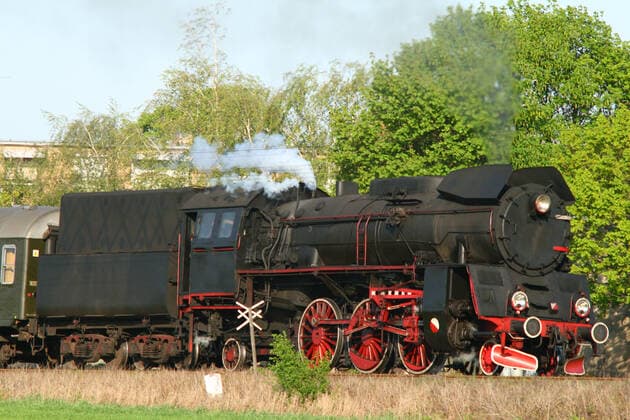 IMAGO Nature: Unsere Erde, Ressourcen, Kohle Old retro steam train Steam locomotive running fast  Copyright: xremik44992x 1083511