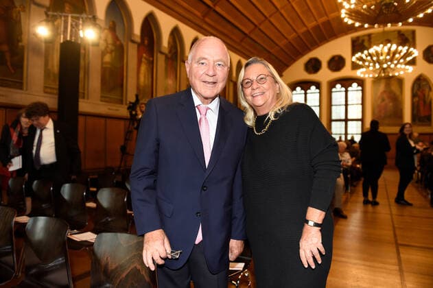 60. Geburtstag von Oberbürgermeister Peter Feldmann 07.10.2018 Frankfurt x1x Rathaus Römer, Feier zum 60. Geburtstag von Oberbürgermeister Peter Feldmann. Im Bild (l-r): Lutz und Katherine Fürstenberg-Raettig Frankfurt Frankfurt Hessen Germany *** 60th birthday of Lord Mayor Peter Feldmann 07 10 2018 Frankfurt x1x City Hall Römer, celebration of the 60th birthday of Lord Mayor Peter Feldmann In the picture l r Lutz and Katherine Fürstenberg Raettig Frankfurt Frankfurt Frankfurt Hessen Germany