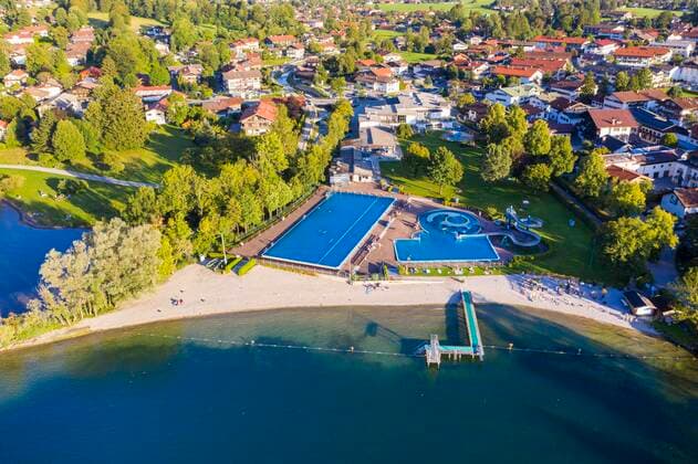 Freibad Rottach-Egern am Tegernsee, Drohnenaufnahme, Oberbayern, Bayern, Deutschland, Europa Copyright: imageBROKER/MartinxSiepmann ibxman05098499.jpg
