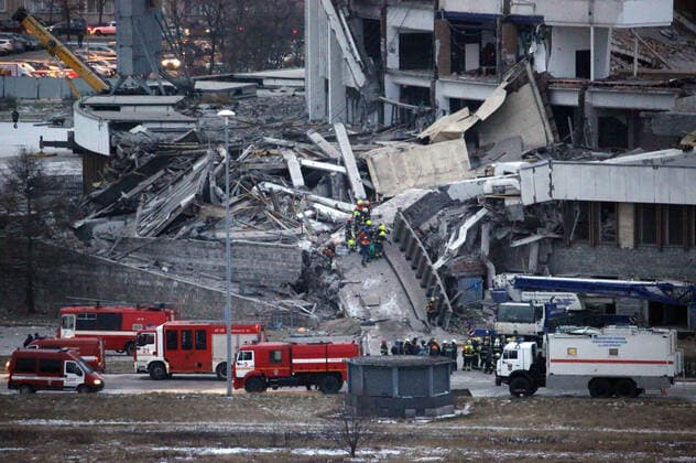 ST PETERSBURG, RUSSIA - JANUARY 31, 2020: Fire trucks by the Saint Petersburg Sports and Concert Complex that has partially collapsed during demolition. People are possibly trapped under debris. Andrei Gryaznov TASS  TS0CC75B