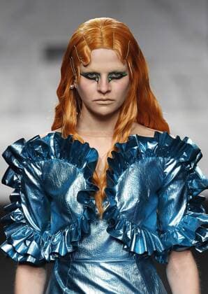 Bilder des Jahres 2020, Entertainment 01 Januar Entertainment Bilder des Tages A model presents a creation of the Fall Winter 2020 21 collection by fashion designer Spanish Ana Locking during the Mercedes-Benz Fashion Week 2020 Madrid, in Madrid, Spain, 31 January 2020. The MBFW Madrid runs from 28 January to 02 February 2020. Mercedes-Benz Fashion Week Madrid !ACHTUNG: NUR REDAKTIONELLE NUTZUNG!  Copyright: xBallesterosx GRAF2254 20200131-637160962217574396