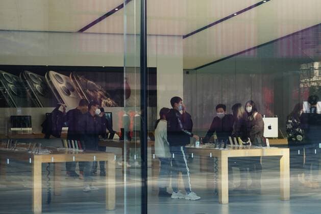 February 1, 2020, Zhejiang, Zhejiang, China: Zhejiang,CHINA-Photo taken on February 1, 2020 shows the west lake Apple Store in Hangzhou, zhejiang province...On the same day, Apple announced on its Chinese website that due to public health and prevention concerns, all Apple stores in China will be temporarily closed until 24:00 on February 9. Zhejiang China  - ZUMAs145 20200201_zaa_s145_005 Copyright: xLongxWeix