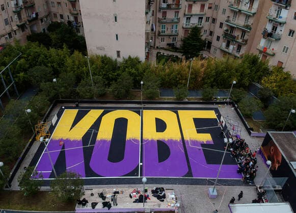 Basketball court and murals of the former NBA star Kobe Bryant, in his memory, painted after death, in Naples 02 02 2020, Naples, Italy  Copyright: xSalvatorexLaportax xIPAx xKontrolabx
