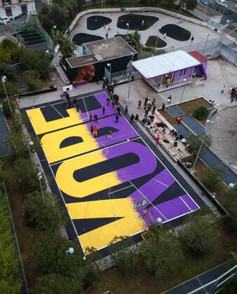 Basketball court and murals of the former NBA star Kobe Bryant, in his memory, painted after death, in Naples 02 02 2020, Naples, Italy  Copyright: xSalvatorexLaportax xIPAx xKontrolabx
