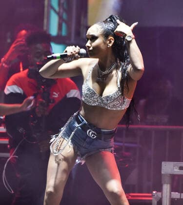 February 1, 2020, Miami, FL, USA: MIAMI, FLORIDA - FEBRUARY 01: Kali Cass performs during the 2020 Vewtopia Music Festival at Marlin s Park in Miami, Florida. Photo: Alex Pesantes imageSPACE Miami USA - ZUMAs181 20200201_zea_s181_091 Copyright: xImagespacex