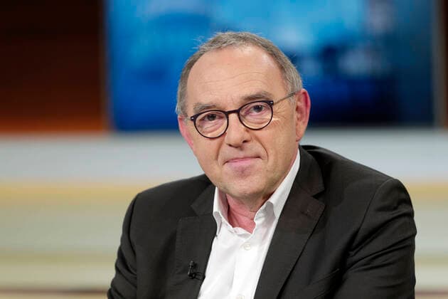 Norbert Walter-Borjans 2020-02-02, Berlin, Deutschland Norbert Walter-Borjans (SPD), Parteivorsitzender, zu Gast bei Anne Will im Ersten Deutschen Fernsehen. Thema der Talkrunde: Volle Staatskassen, leere Portemonnaies - wir jetzt die Mittelschicht entlastet? *** Norbert Walter Borjans 2020 02 02, Berlin, Germany Norbert Walter Borjans SPD, party chairman, guest of Anne Will on the First German Television Topic of the talk show Full state coffers, empty wallets how the middle class is now being relieved