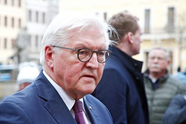 Kaffeetafel des Bundespräsidenten. Bundespräsident Frank Walter Steinmeier während eines Stadtrundganges im Rahmen seiner Gesprächsreihe Kaffeetafel des Bundespräsidenten am 03.02.2020 in Gera. 20200203BOS0021