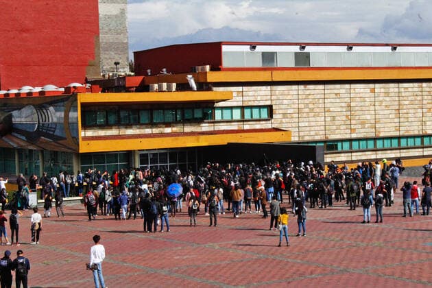 February 4, 2020: EUM20200204SOC03.JPG.CIUDAD DE MEXICO. ProtestProtesta-UNAM.- 4 de febrero de 2020. Estudiantes de la Escuela Nacional Preparatoria 9 se manifiestan frente a rectoria de la UNAM en espera de ser recibidos por alguna autoridad universitaria para entregar su pliego petitorio, entre otras cosas piden el alto a la violencia de genero. Foto: Agencia EL UNIVERSALIvan StephensKarina ContrerasEELG Copyright: xElxUniversalx