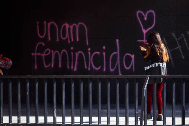February 4, 2020: EUM20200204SOC20.JPG.CIUDAD DE MEXICO. ProtestProtesta-UNAM.- 4 de febrero de 2020. Encapuchados realizaron pintas durante la manifestacion de alumnos de la Escuela Nacional Preparatoria 9 se manifiestan frente a Rectoria de la UNAM. Foto: Agencia EL UNIVERSALKarina ContrerasEELG Copyright: xElxUniversalx
