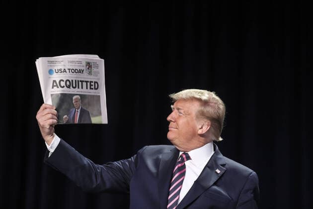 Donald Trump, 75. Geburtstag am 14. Juni 2020 Bilder des Jahres, News 02 Februar News Themen der Woche KW06 News Bilder des Tages President Donald Trump holds a newspaper regarding the Impeachment Trial verdict as he arrives to the 68th Annual National Prayer Breakfast at the Washington Hilton on Thursday, February 6, 2020 in Washington, DC.  WAX20200206111 OliverxContreras