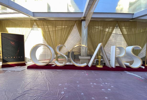 February 7, 2020, Hollywood, California, USA: The Oscar is placed on the lettering of the word Oscar on the red carpet in preparation for the 92nd Academy Awards at the Dolby Theater. Friday February 7, 2020 in Hollywood, California. JAVIER ROJAS PI Hollywood USA - ZUMAp124 20200207_zaa_p124_016 Copyright: xJavierxRojasx