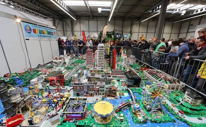 Erfurt - Modell Leben 08.02.2020 , Erfurt, Messehalle, Messe Modell Leben im Bild: mobile Lego-Stadt auf 30 qm (LEmobilGO)