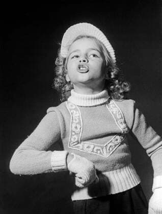 Cornelia Conny Froboess singt ihren Hit Das Lied vom Schneemann und Fräulein Lehmann , Deutschland 1951. Cornelia Conny Froboess performing her song Das Lied vom Schneemann und Frauelein Lehmann , Germany 1951. Nur redaktionelle Nutzung. Editorial usage only. Copyright: ArthurxGrimm UnitedArchives82001887